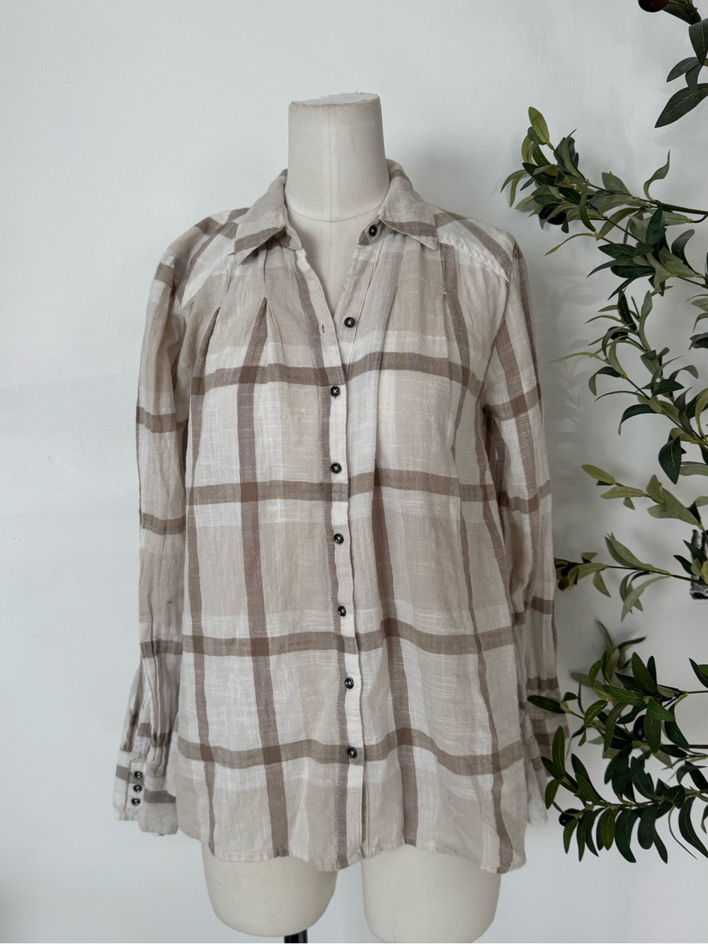 Free People Plaid Cotton Button Down XS Boho Ruffle Hem Long Sleeve Beige White - Picture 1 of 6